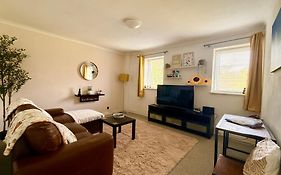 No23 - Bright & Spacious 2Nd Floor Flat - Pet Friendly